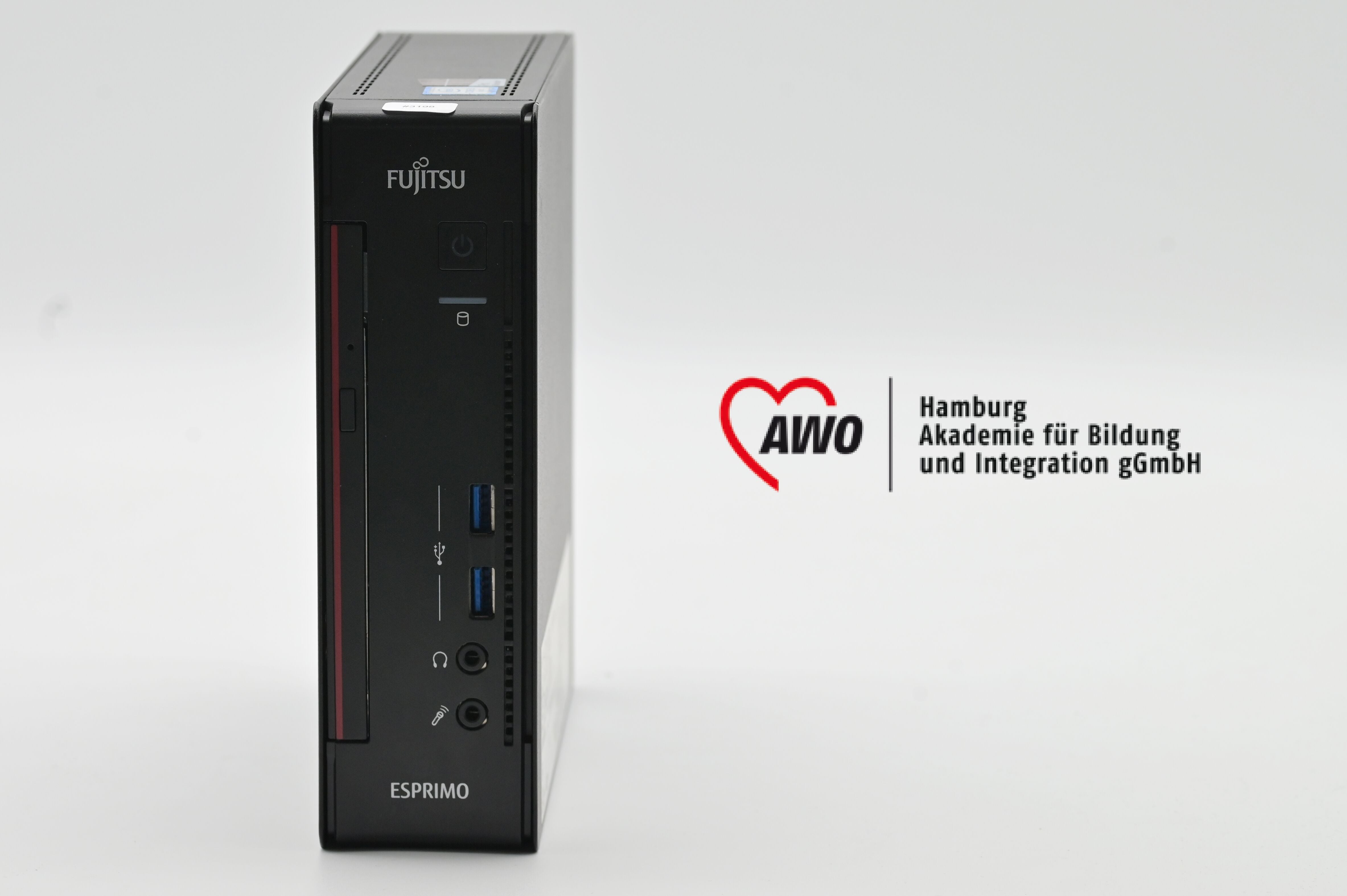 #3198 Fujitsu Esprimo 556Q Core i3-6100T 8.0GB DDR4 128 GB SATA SSD
