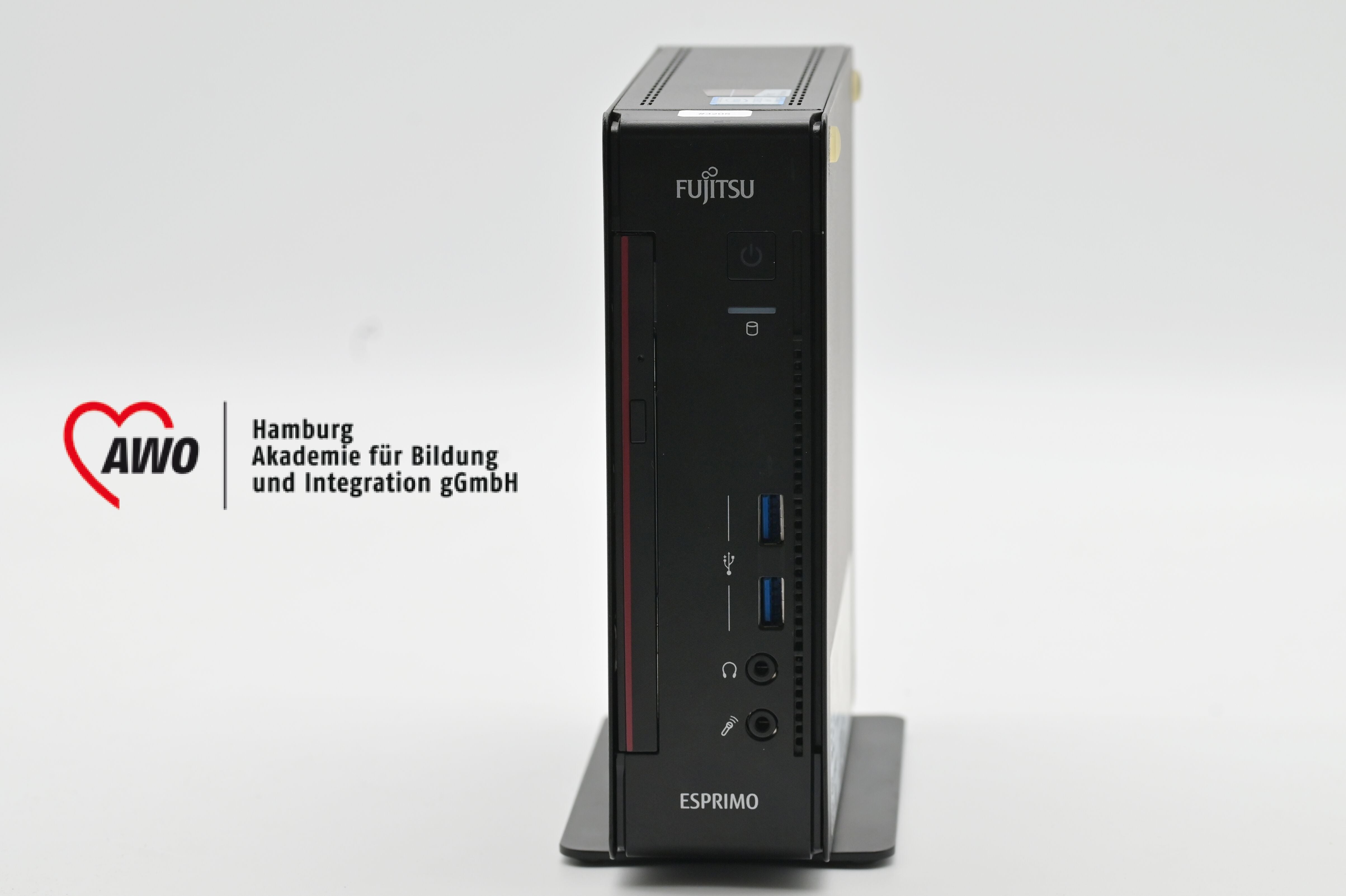 #3205 Fujitsu Esprimo Q556 Core i3 6100T 8GB DDR4 250 GB SATA SSD